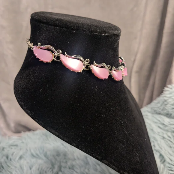 1950s Vintage Thermoset Barbie Pink 3 Piece Jewelry Set - Picture 10 of 15